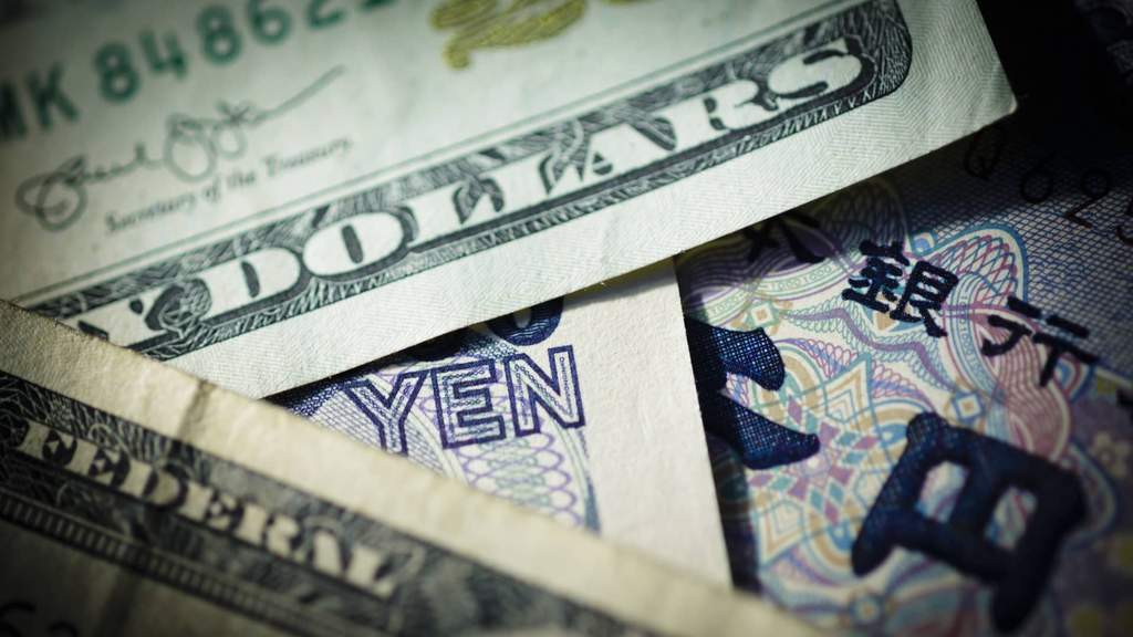 Ilustrasi grafik mata uang yen Jepang dan dolar AS yang ditampilkan pada layar monitor perdagangan keuangan global.