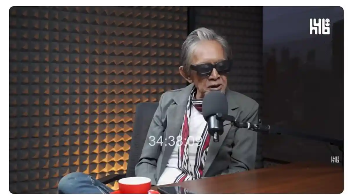 Pengamat politik Hendri Satrio saat memberikan keterangan dalam sebuah acara podcast mengenai pemanggilannya oleh otoritas pajak.