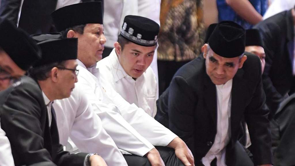 Ketua MPR Ahmad Muzani bersama pimpinan MPR lainnya memberikan keterangan pers usai melakukan pertemuan dengan Presiden Prabowo Subianto di Istana Kepresidenan, Jakarta.