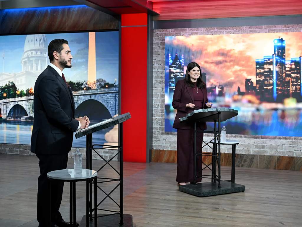 Suasana kampanye politik di Dearborn, Michigan, Amerika Serikat, yang dipenuhi kerumunan massa pendukung calon Senat AS.